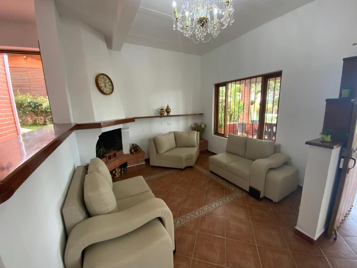12 Palmas- Aeropuerto Jmc Bed and breakfast